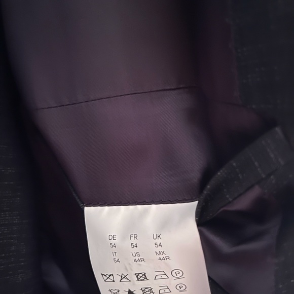 Hugo Boss Suit - Picture 4 of 5